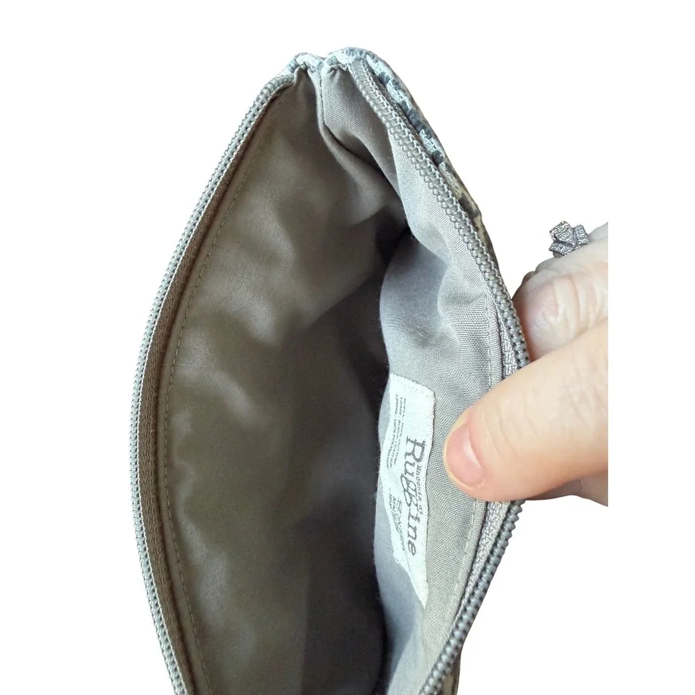 Macchia di Ruggine Wristlet‎ Womens OS Grey White  Beaded Boho Clutch